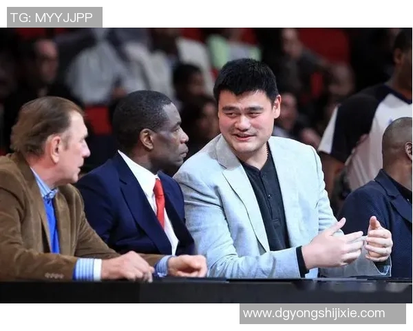 篮球场上的男孩梦与明星之路的追逐与成长